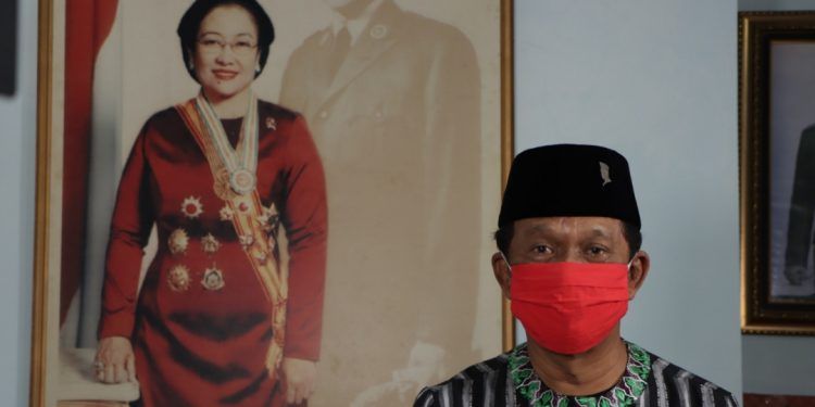 Ketua DPRD Jateng, Bambang Kusriyanto, bersama potret Ketua Umum Megawati Soekarnoputri