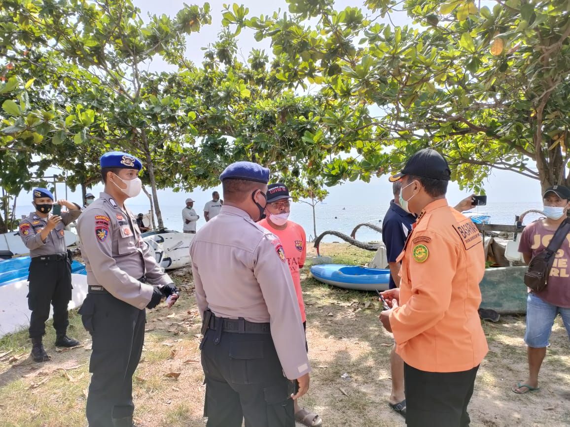 petugas gabungan mencari korban nelayan terjatuh di Perairan Nusa Dua, Bali
