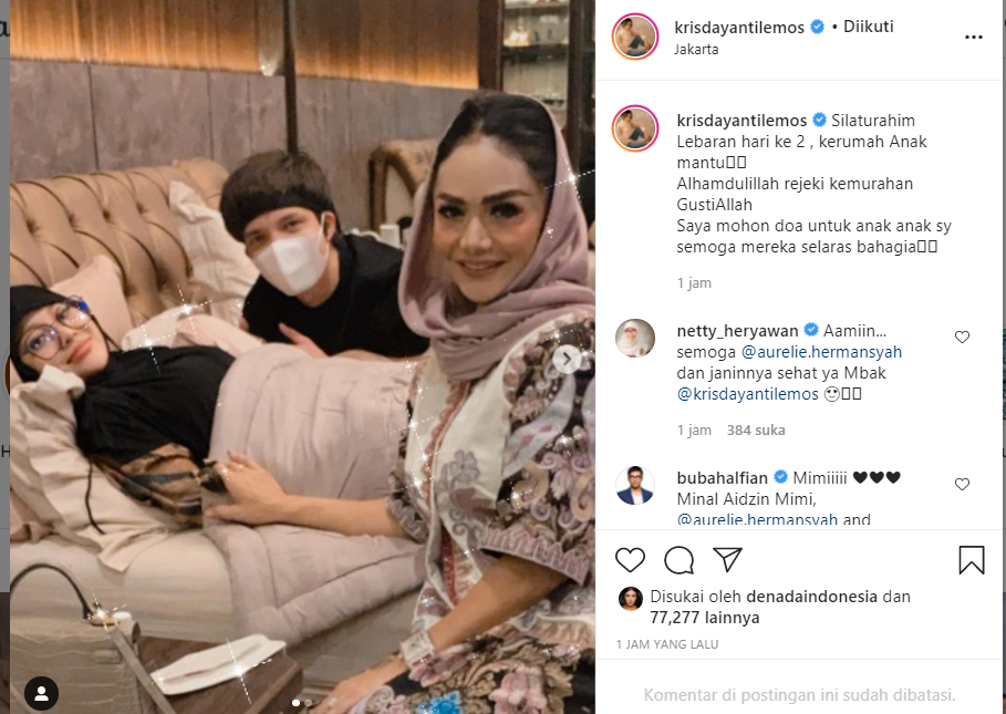 Aurel Hermansyah harus melewati momen shalat Idul Fitri 2021 karena sakit. Kabar menurunnya kesehatan istri Atta Halilintar itu diketahui dari unggahan foto Krisdayanti.//Instagram @krisdayantilemos