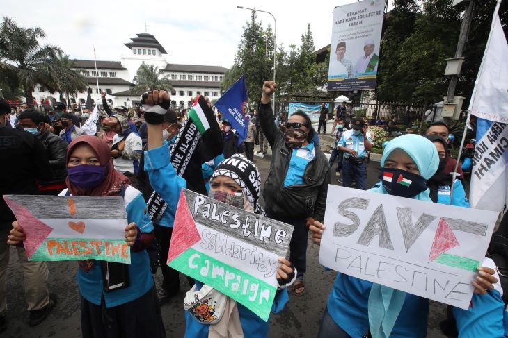 Elemen burud meminta Pemerintah Indonesia agar mendesak Dewan Keamanan PBB untuk menghentikan aksi peperangan di Palestina.