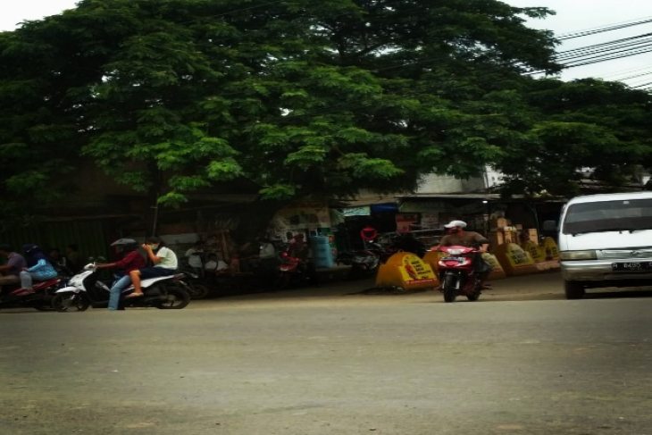 Pada pertengahan tahun 1990an di Jalan Raya Parung Panjang pernah berdiri ikonik Parung Panjang beupa tugu, yang kini hanya tinggal namanya saja.
