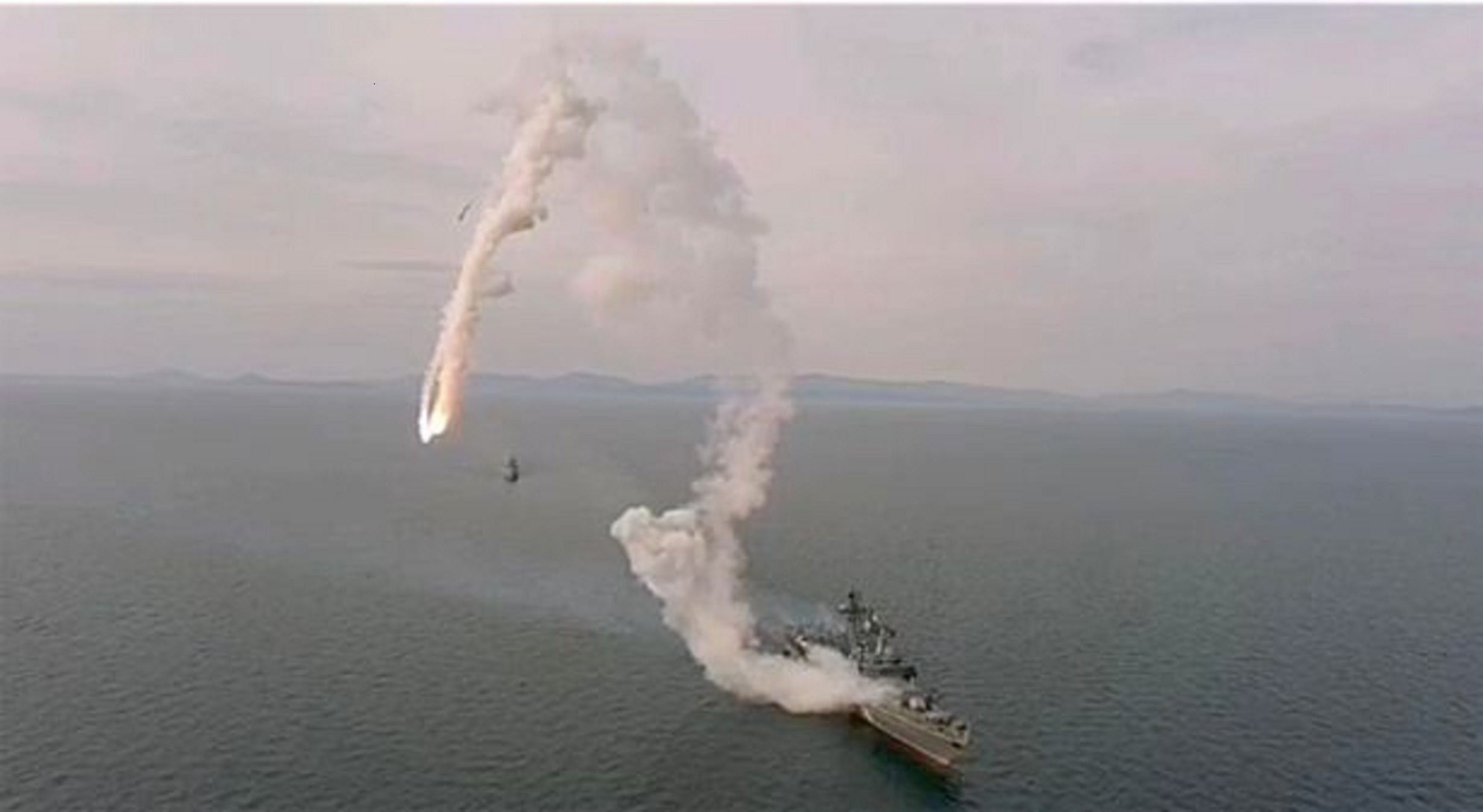 Peluncuran uji coba yang diambil gambarnya di Laut Putih.  