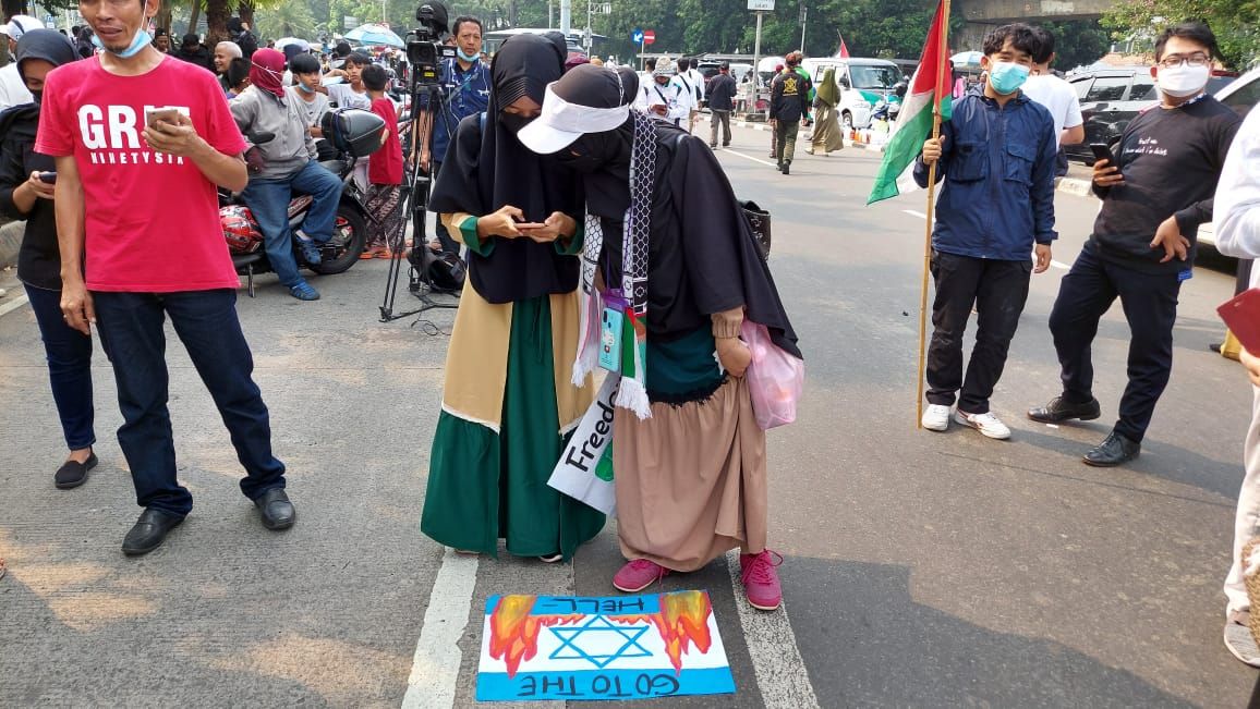 Bentuk protes saat demo bela Palestina di depan kedubes AS Jakarta hari ini