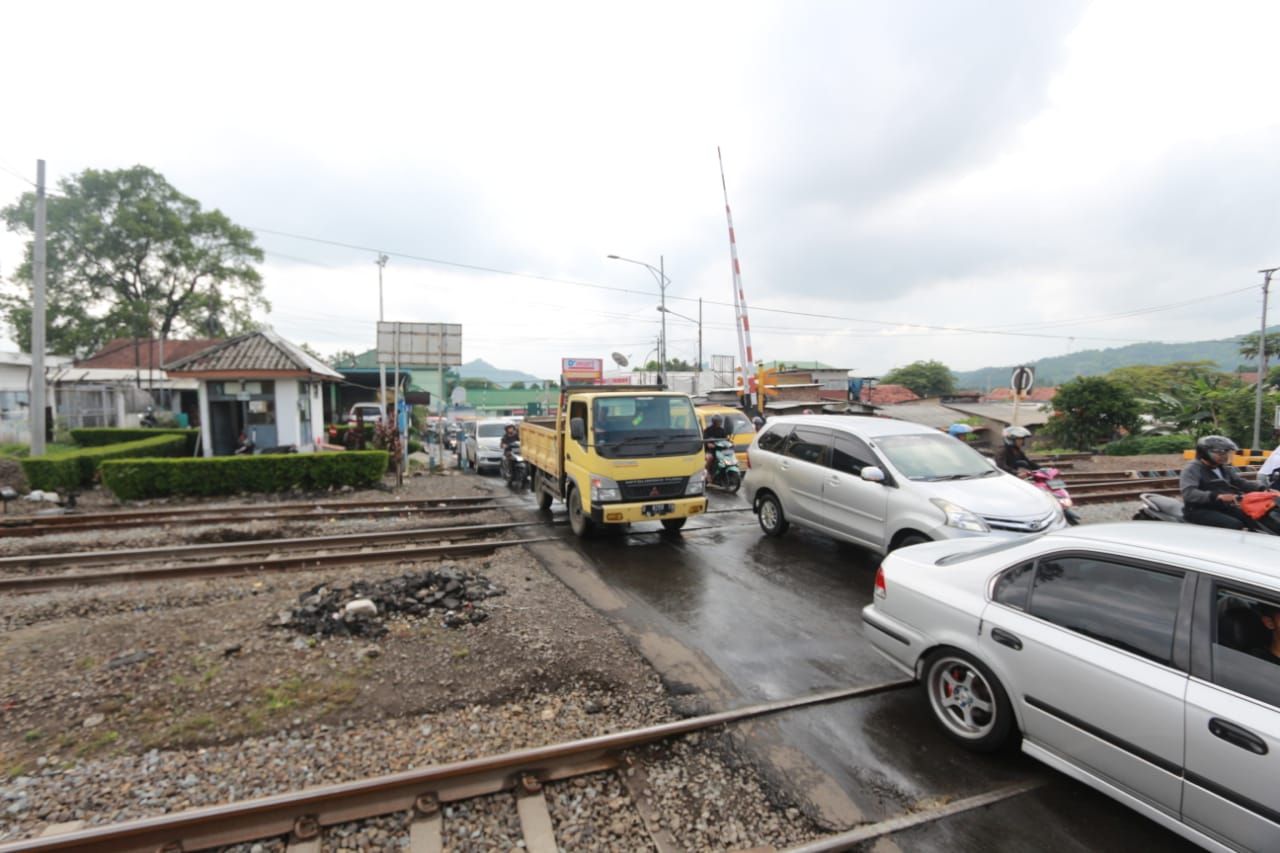 Guna mengurai kemacetan di Jalan Sriwijaya - Jalan Dustira, Pemkot Cimahi akan membangun underpass dibawah rel kereta api
