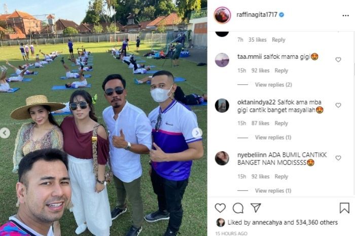 Netizen menyoroti paras cantik Nagita Slavina saat menemani sang suami, Raffi Ahmad yang memantau sesi latihan RANS Cilegon FC.*