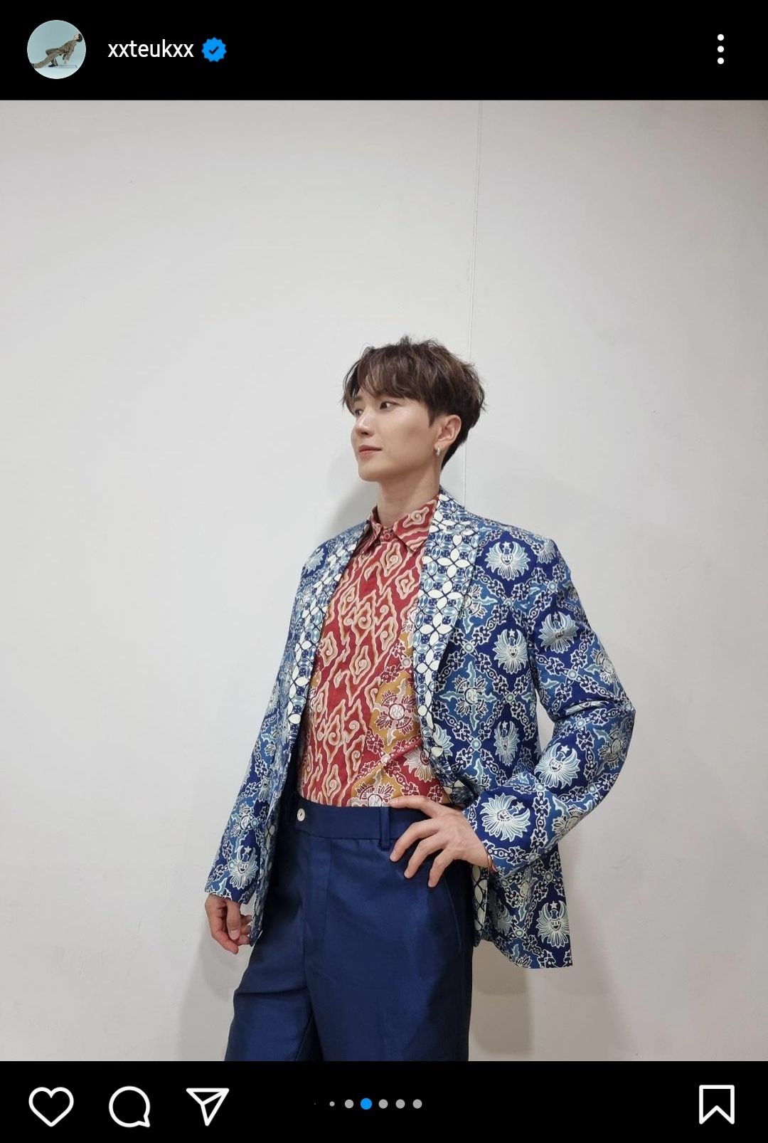 Unggahan leader Super Junior, Leeteuk yang membagikan foto tengah mengenakan batik Indonesia hasil buatan Gubernur Jabar, Ridwan Kamil.