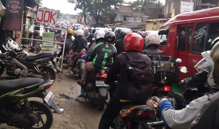  Bupati Bandung Dadang Supriatna merespons keluhan warga Kabupaten Bandung soal kemacetan di Jalan Bojongsoang.