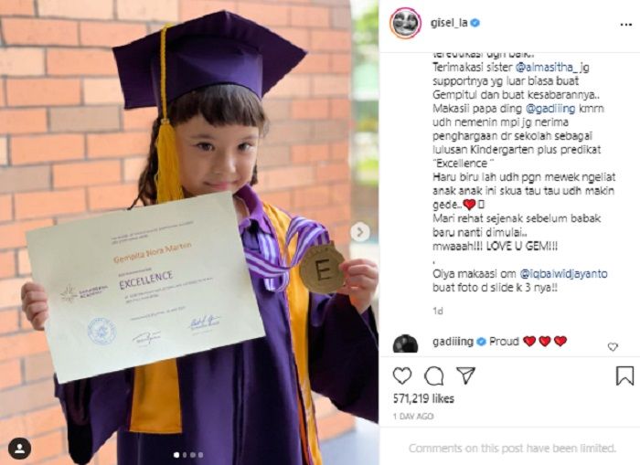 Gisella Anastasia atau Gisel mengaku bangga terhadap anak semata wayangnya dengan Gading Marten, Gempi, yang lulus TK.*