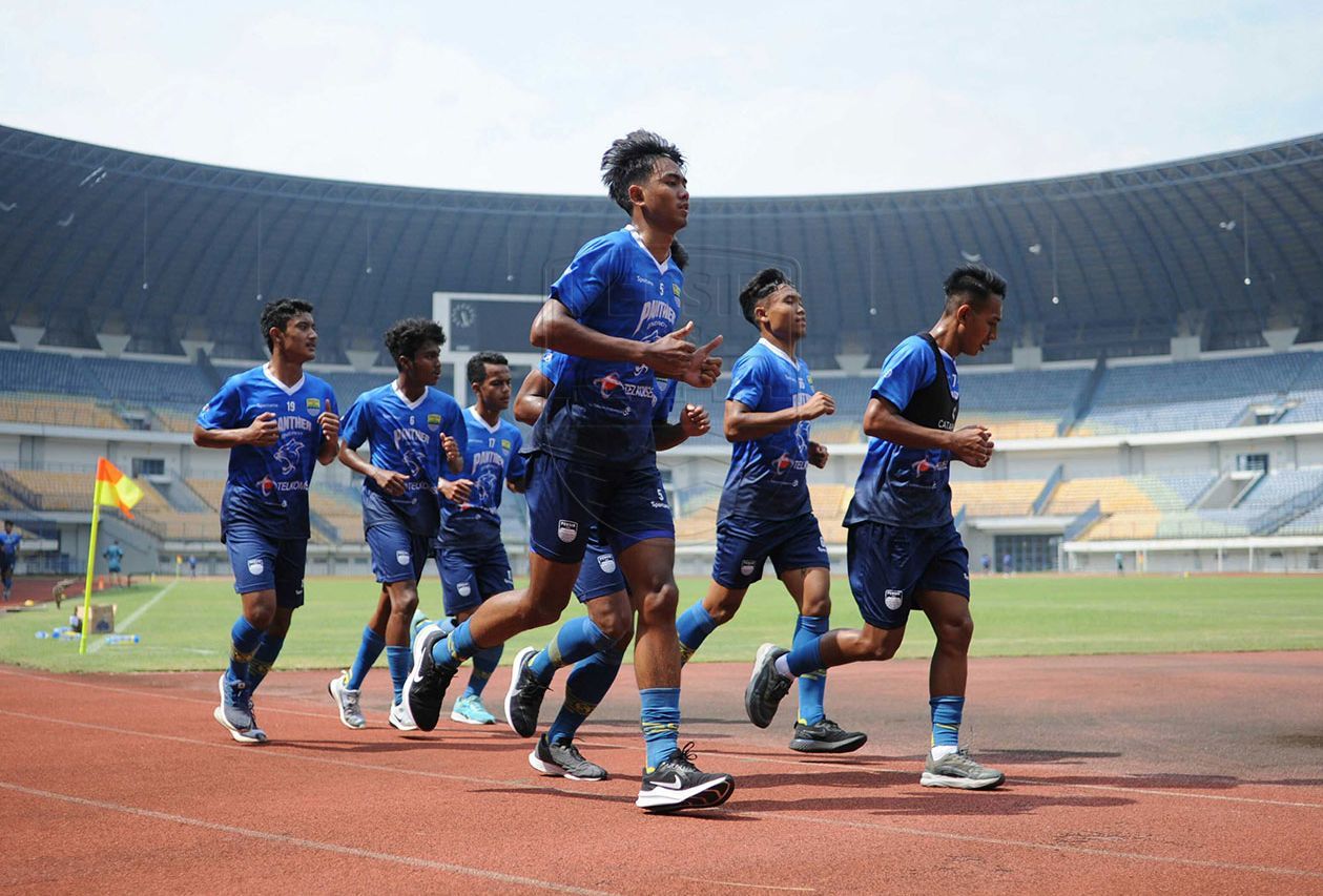Para pemain Persib Bandung  tengah lakukan tes fisik di GBLA,  Rabu, 26 Mei 2021. Polri sudah memberikan izin keramaian untuk Liga 1 dan Liga 2.