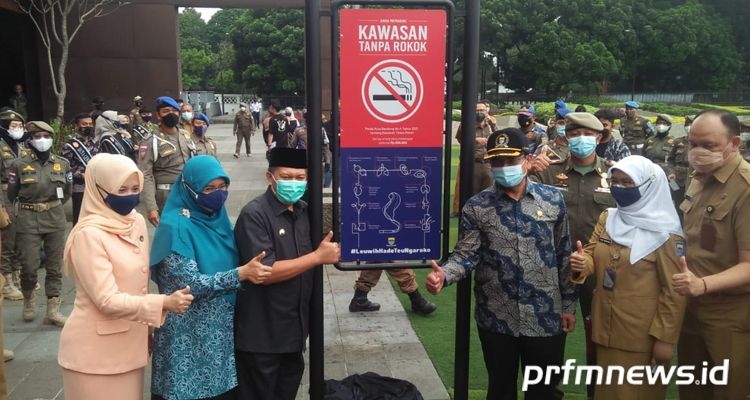 Wali Kota Bandung Oded M Danial resmi meluncurkan pemberlakukan Perda Kawasan Tanpa Rokok (KTR) di Kota Bandung hari ini Senin 31 Mei 2021. / TOMMY RIYADI/PRFMNEWS