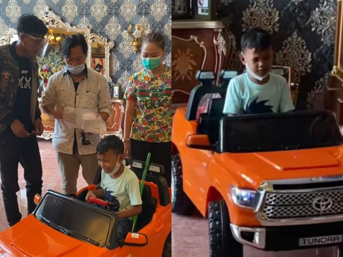 Ekspresi sang bocah yang beraksi heroik buka jalan ambulans di Bandung.