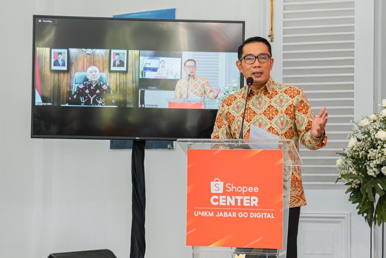  Ridwan Kamil resmikan pembangunan Shopee Center Guna Mempercepat UMKM Jabar Go Digital.