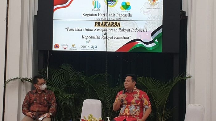 Anggota DPRD Jabar, Abdy Yuhana (kanan) saat berbicara pada kegiatan Hari Lahir Pancasila, Prakarsa: Pancasila untuk Kesejahteraan Rakyat Indonesia & Kepeduliaan Rakyat Palestina, di Gedung Sate, Kota Bandung, Selasa, 1 Juni 2021./dok.pribadi