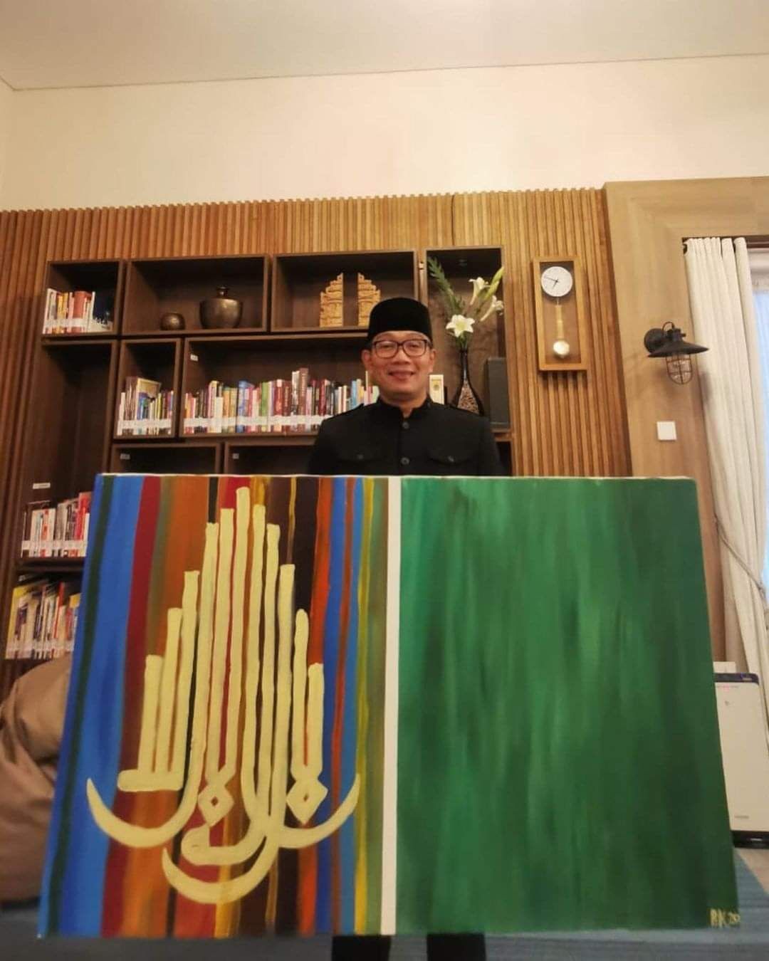 Lukisan Karya Ridwan Kamil berhasil terlelang dengan harga Rp100 Juta.