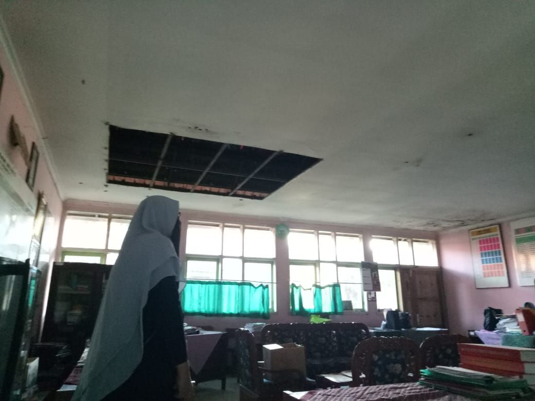 Kondisi ruang guru SDN 1 Jatipamor Kabupaten Majalengka.