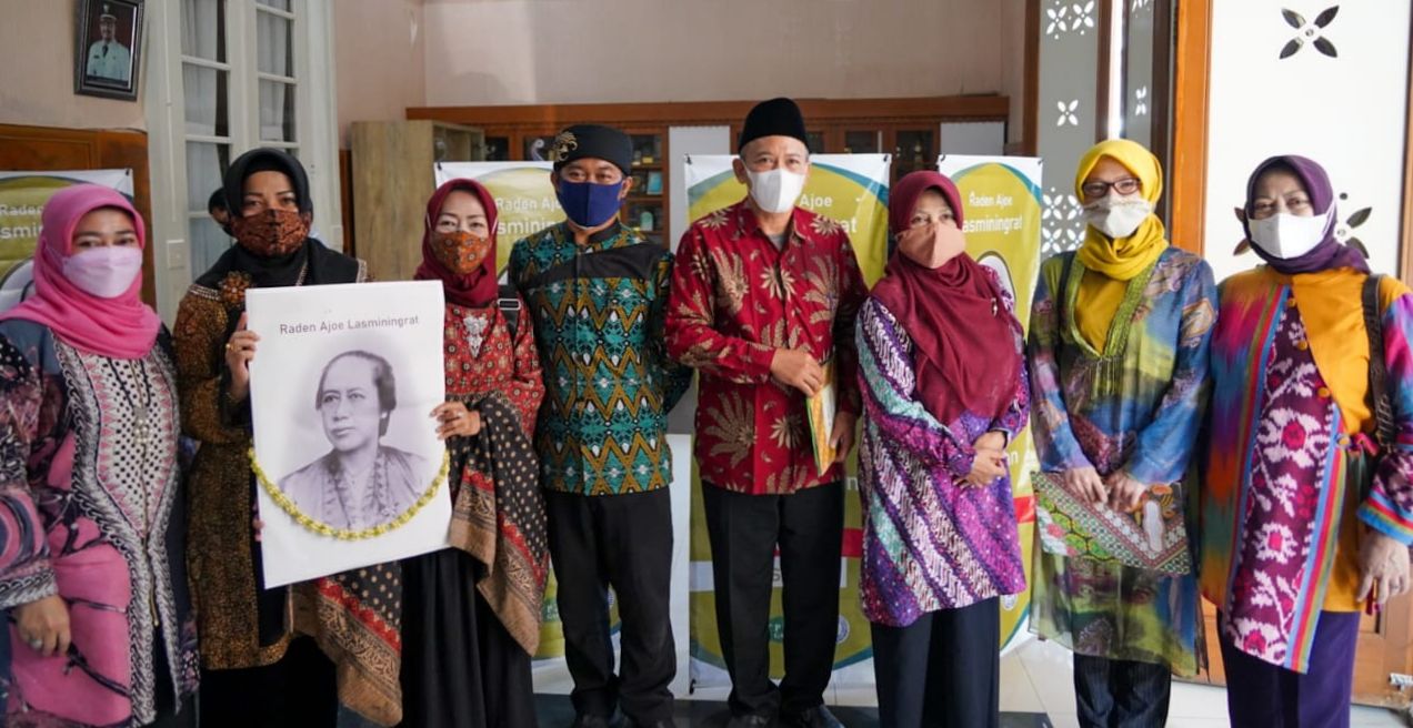 Tim Pengusung Lasminingrat menjadi pahlawan nasional bersama foto RA Lasminingrat/ kabar-priangan/ Aep Hendy