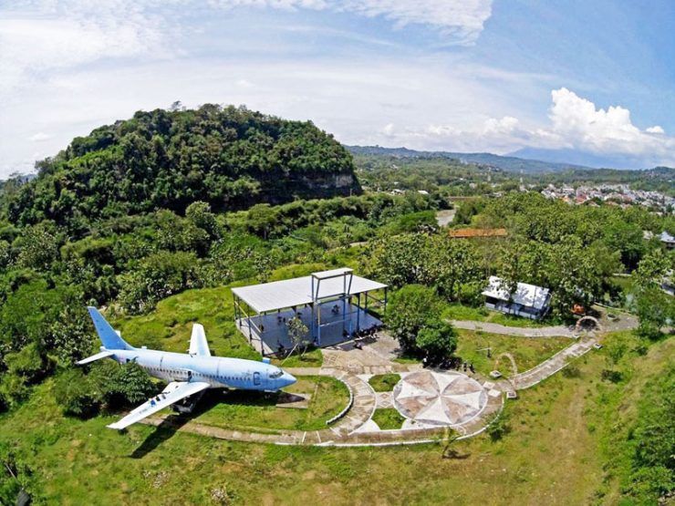 Objek Wisata Bangkai Pesawat di Lembah Kalipancur