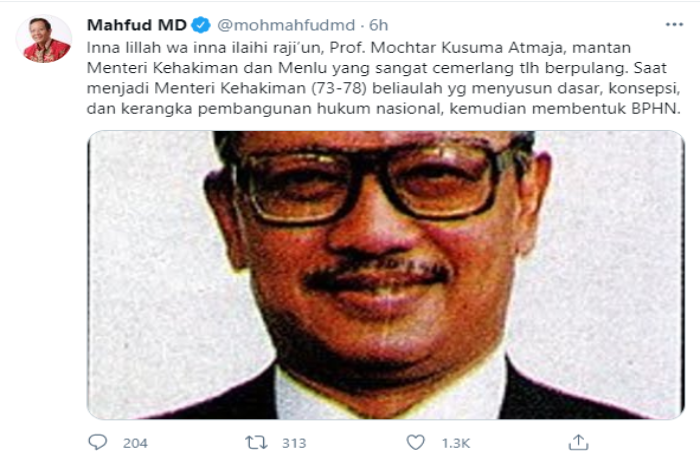 Unggahan Mahfud MD atas wafatnya Mochtar Kusumaatmadja.