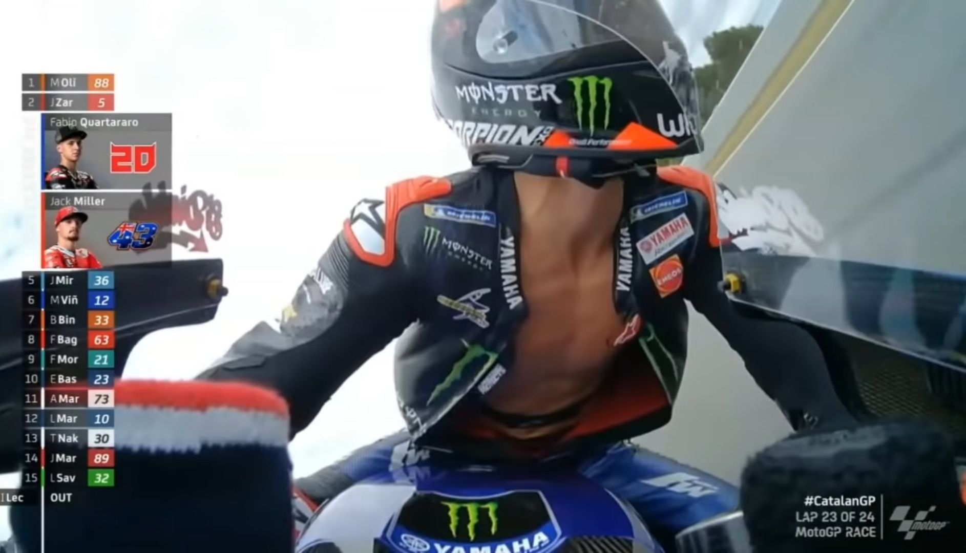 Fabio Quartararo telanjang dada saat balapan MotoGP
