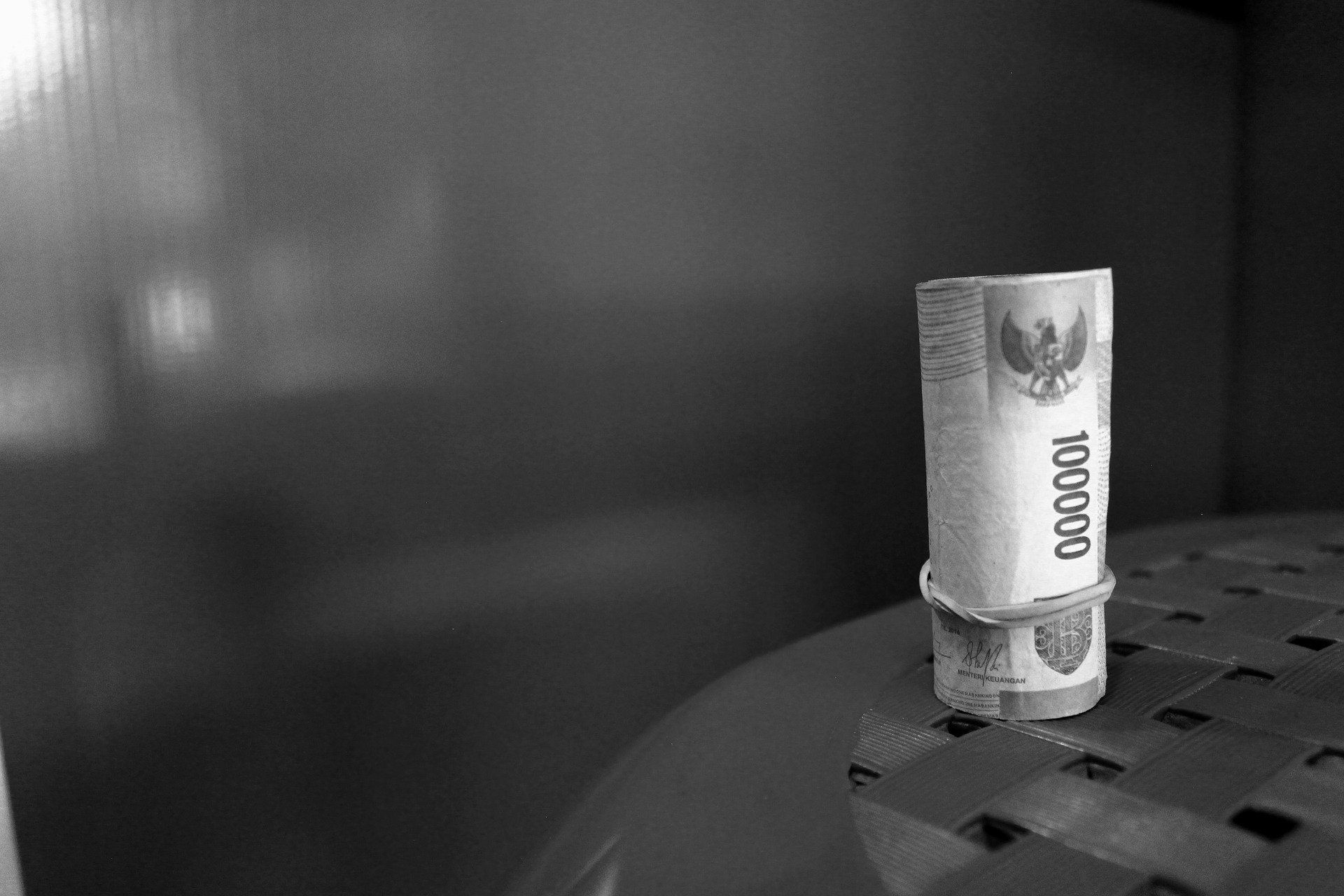 Ilustrasi uang bansos sembako BPNT Rp300 ribu yang disalurkan ke kartu sembako.
