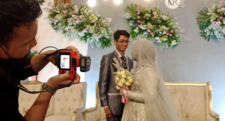 Pernikahan Huda Akbar Triyananda dan Rieke Kharisma Putri
