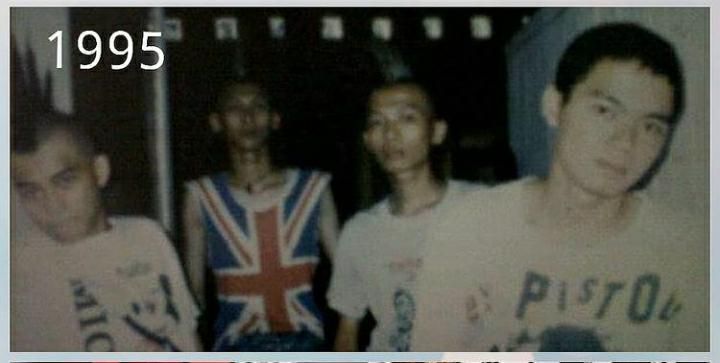 Personil Turtles. Jr salah satu band punk lengend saat akan manggung di GOR Saparua Bandung pada tahun 1995.