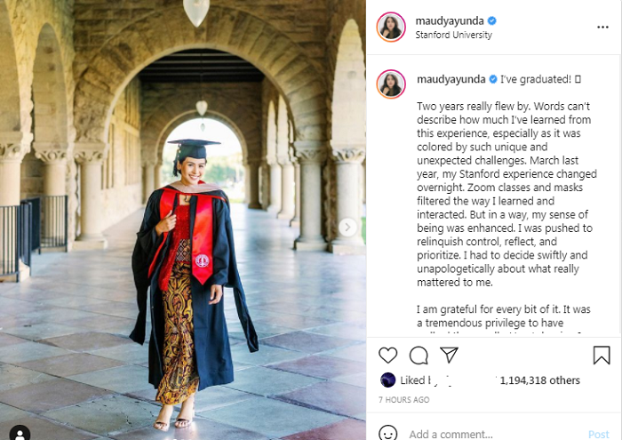 Unggahan momen kebahagiaan Maudy Ayunda yang lulus dari Standford University, Amerika Serikat.