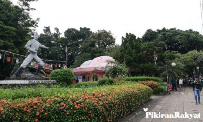 Taman Ade Irma Suryani atau Taman Topi di Bogor