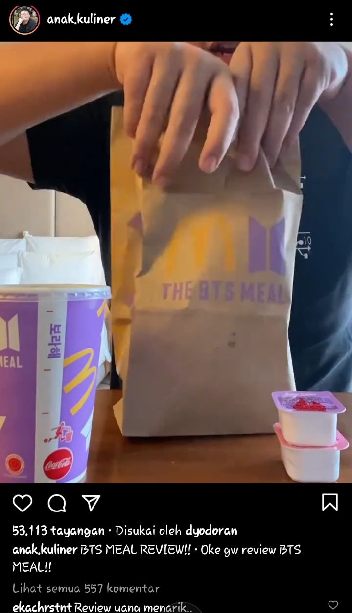 Seorang vlogger makanan dihujat Netizen karena telah merobek paper bag McD saat meriview The BTS Meal atau BTS Meal McD.