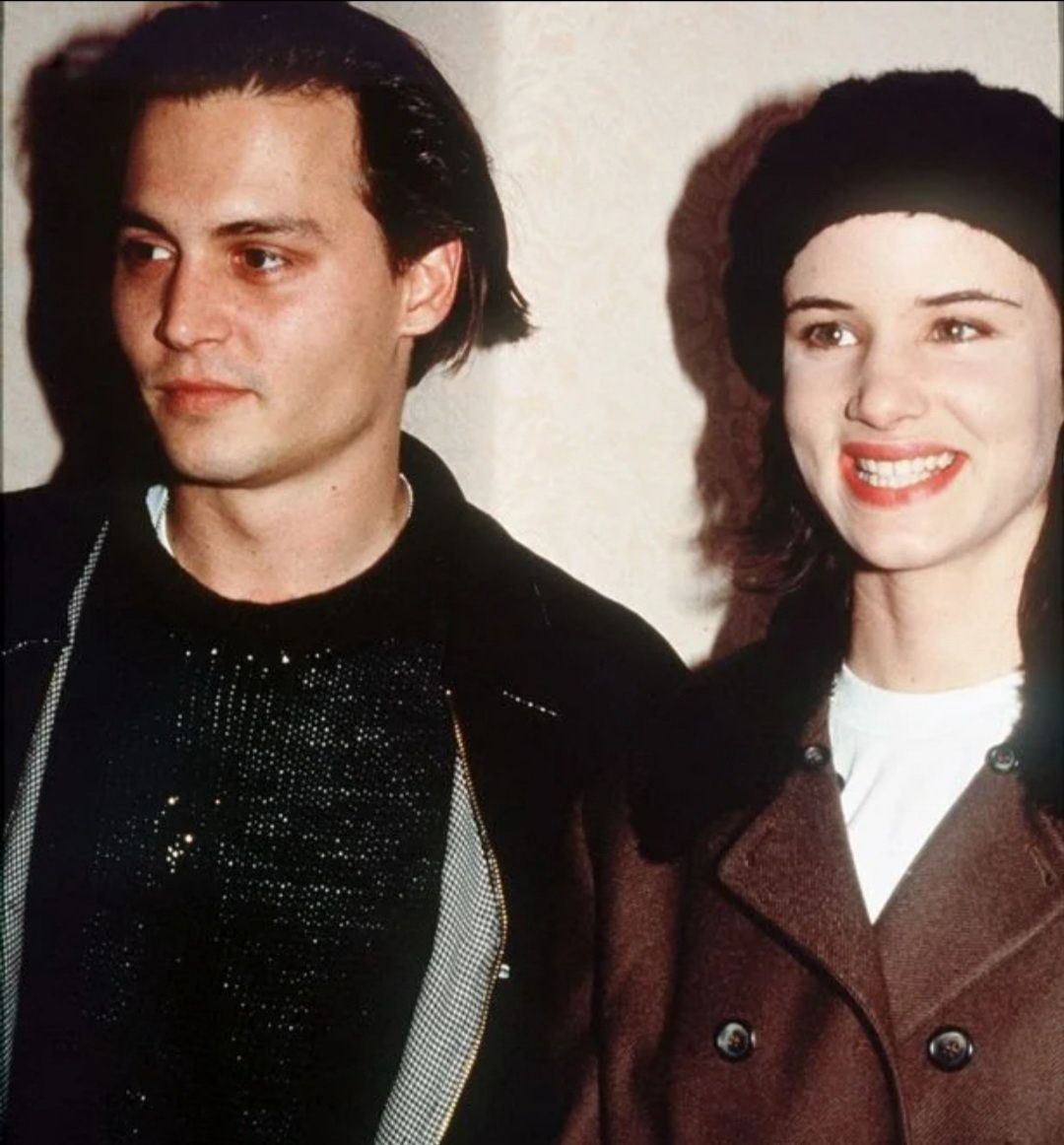 Dikabarkan bahwa Johnny Depp dan Juliette Lewis juga bertunangan pada satu waktu.  