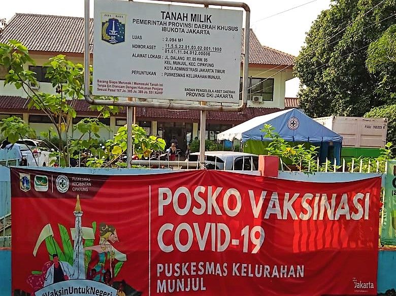 Puskesmas Kelurahan Munjul  Jakarta Timur, membuka layanan vaksinasi Covid-19 untuk masyarakat usia 18 tahun ke atas 