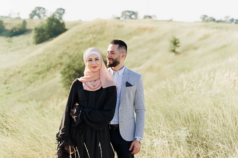 Ini khusus buat pasangan suami istri. 6 gaya berhubungan suami istri dilarang dalam Islam lengkap dengan dalil-dalilnya.
