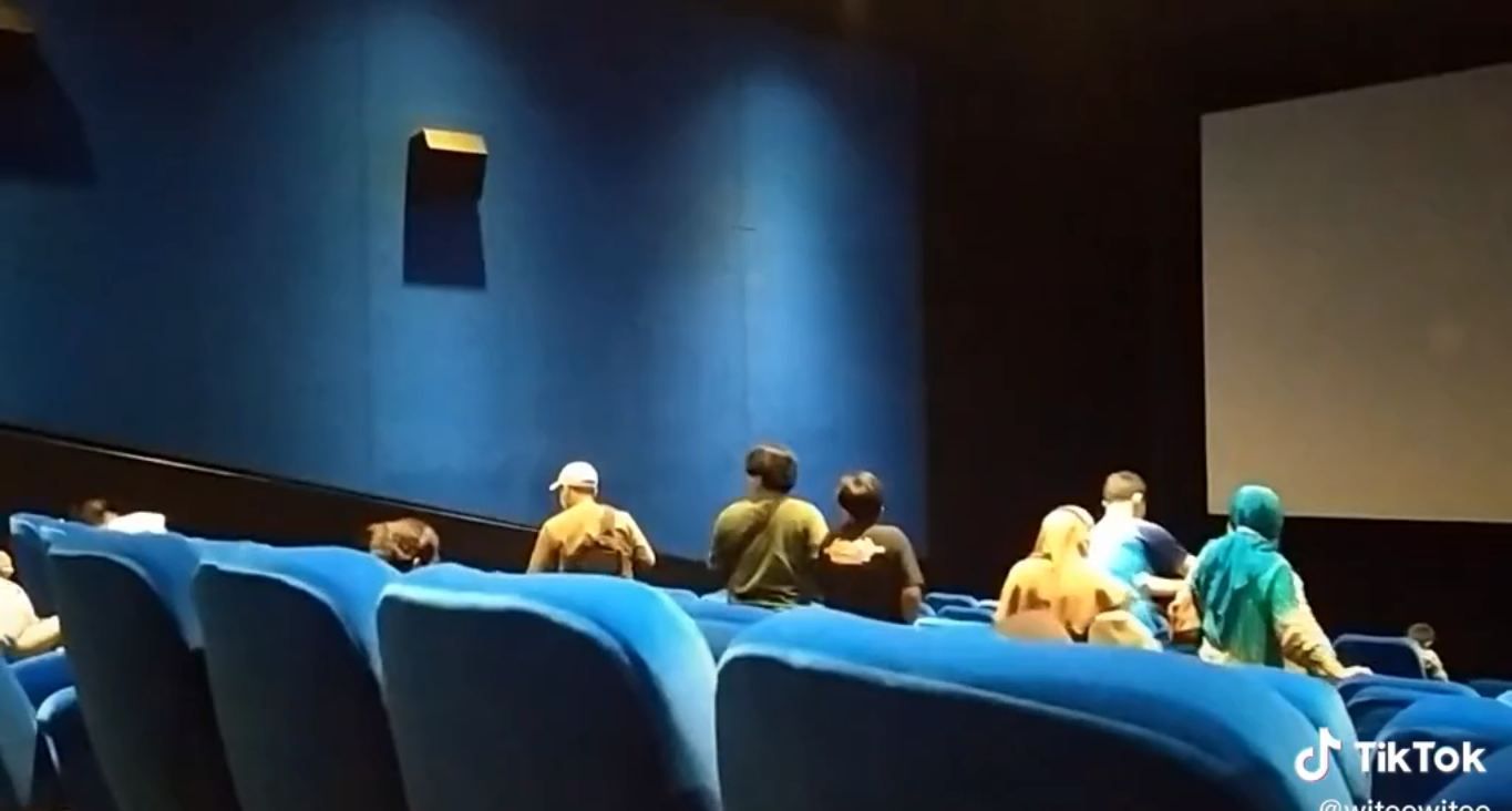 Penonton kesurupan saat sedang menonton film The Conjuring 3 di bioskop