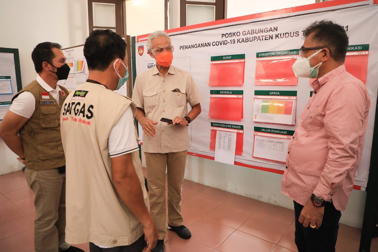 Gubernur Jawa Tengah, Ganjar Pranowo, meninjau dan memastikan kondisi penanganan Covid-19 di Kabupaten Kudus, Minggu 13 Juni 2021.
