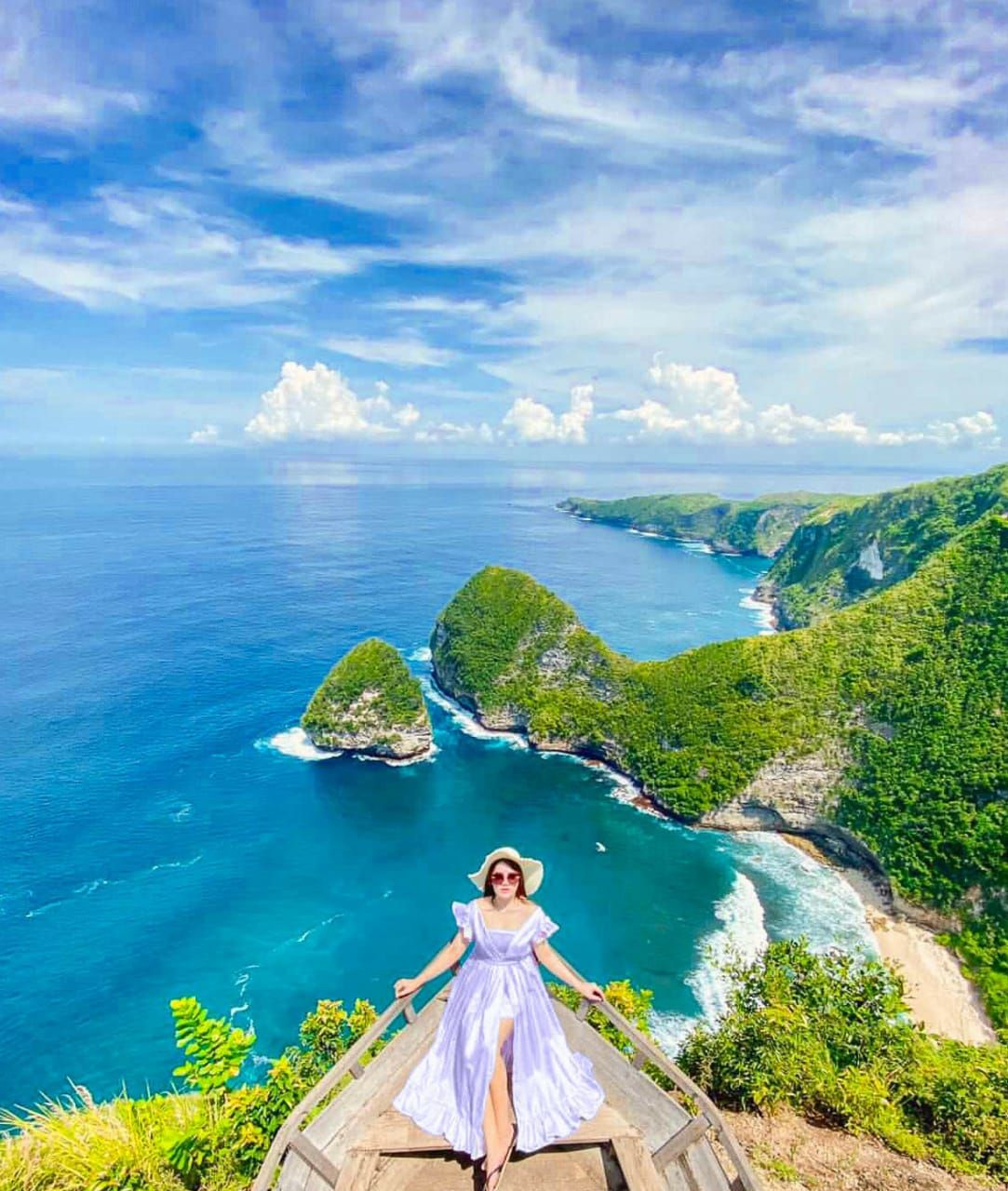 Paluang Cliff yang merupakan salah satu spot foto terbaik di Nusa Penida.