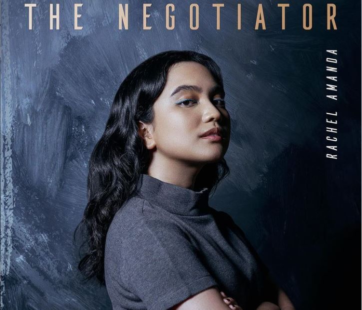Amanda sebagai The Negotiator
