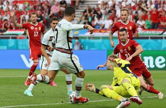 Proses terjadinya gol kedua Ronaldo saat melawan Hungaria.