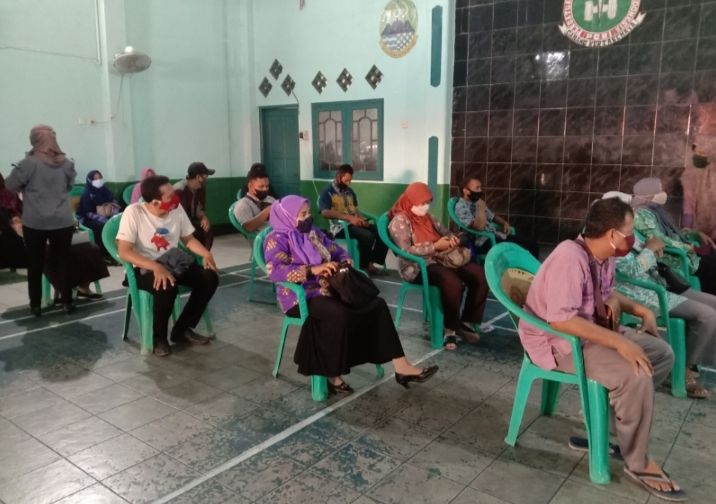 Sejumlah guru di Kecamatan Kertasemaya telah melakukan vaksin