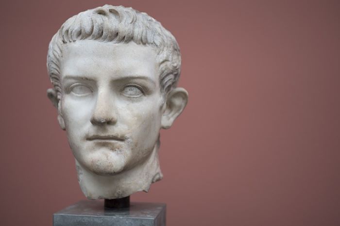    Caligula, Kaisar Romawi gila yang punya obesesi menjadi Dewa