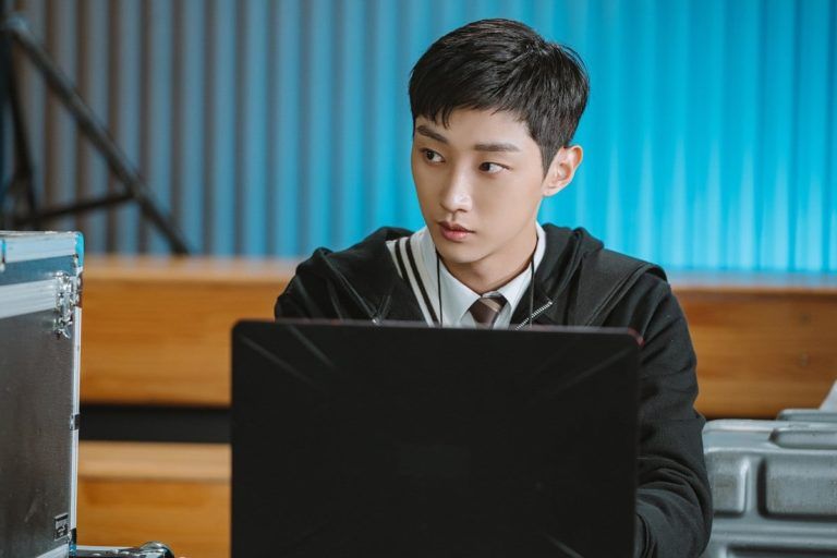 Jinyoung B1A4 Adalah Seorang Petugas Polisi Dalam Pembuatan Dengan Masa Lalu yang Mengejutkan Dalam Drama Mendatang “Police University”