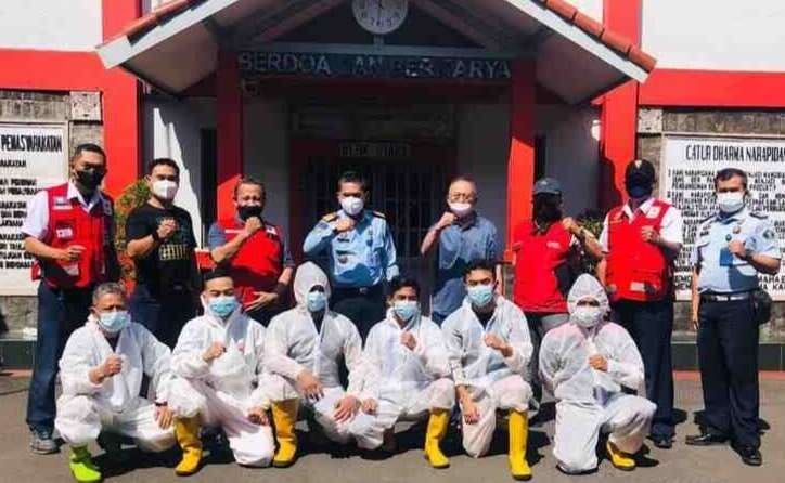 Menyusul meningkatnya angka Covid-19, Palang Merah Indonesia (PMI) Kota Bandung melakukan penyemprotan disinfektan di Lapas Sukamiskin, Jln. AH Nasution Bandung, 22 Juni 2021./Foto: IST