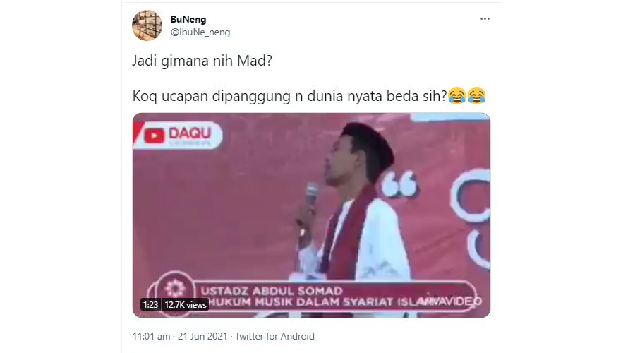 Dunia media sosial dihebohkan dengan video yang memperlihatkan ustadz kenamaan Ustadz Abdul Somad (UAS) menyanyikan 'Panggung Sandiwara' karya Nicky Astria dan lagu penyanyi Afgan berjudul ‘Padamu Ku Bersujud’.