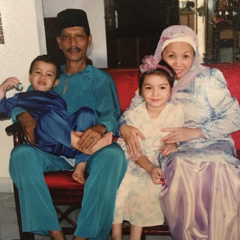 Momen Kedekatan Seleb Indonesia dengan Kakek dan Neneknya