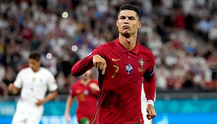 Striker Portugal, Cristiano Ronaldo seusai mencetak gol ke gawang Prancis di laga terakhir Grup F Euro 2020..