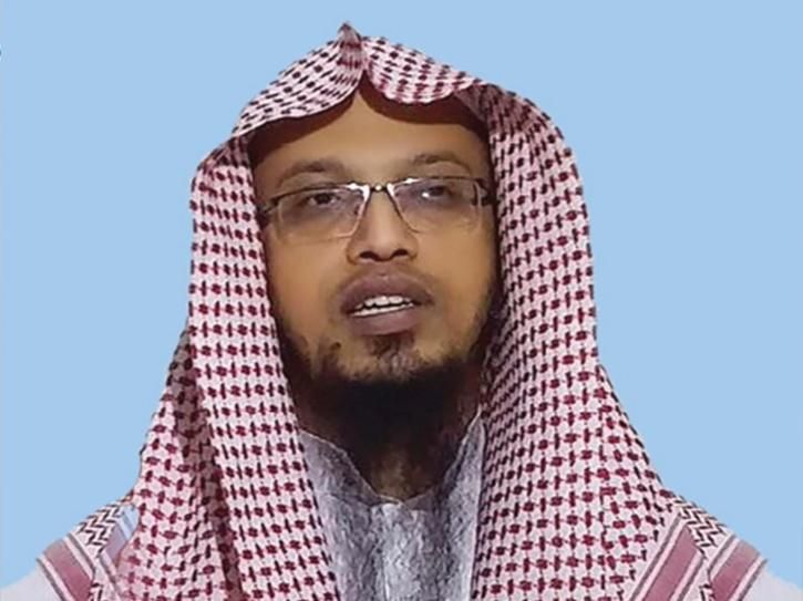 Ahmadullah, seorang ulama di Bangladesh yang megeluarkan fatwa haram terhadap emoji 'haha' di Facebook.