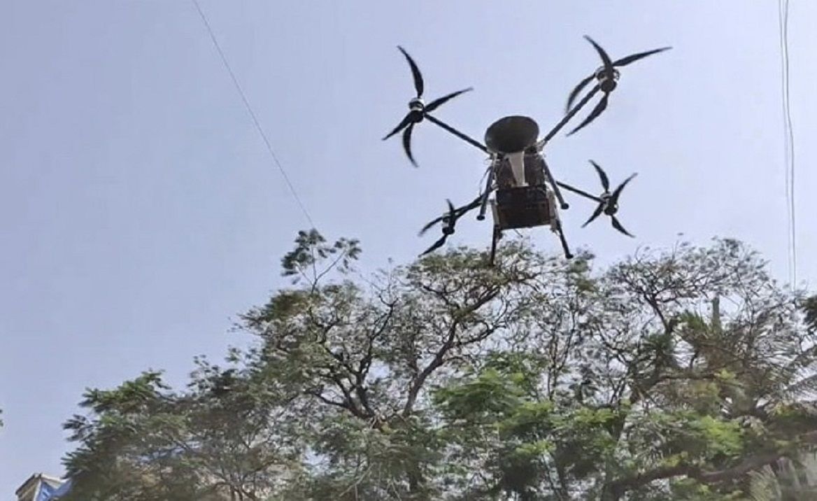 Drone Penyemprot Cairan Mematikan Kelilingi Pondok Pesantren dan Rumah Kyai di Madura, Cek Faktanya