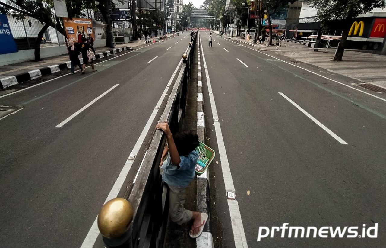 Mulai Besok 54 Kabupaten Kota Di Jawa Bali Jadi Level 2 9 Daerah Ppkm Level 1 Bandung Level Berapa Mapay Bandung