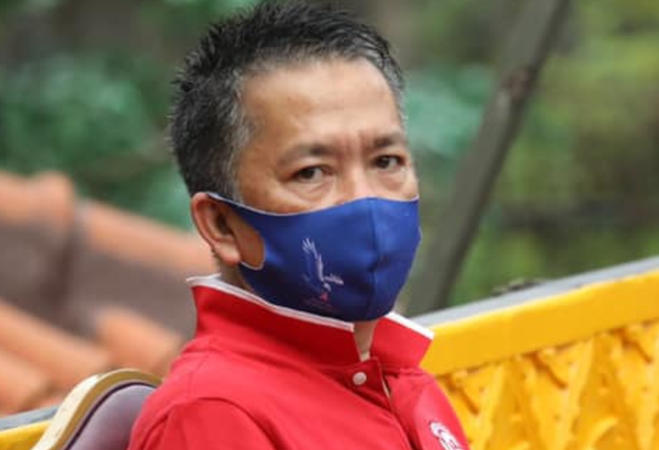 Unggah Foto Luhut Tak Pakai Masker Di Tengah Kerumunan Cipta Panca Covid 19 Pasti Takut Sama Opung Pikiran Rakyat Depok