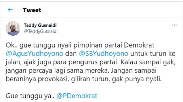 Teddy Gusnaidi menantan pimpinan Partai Demokrat, AHY dan SBY untuk turun ke jalan usai disebut menjadi dalang di balik gerakan BEM UI.*