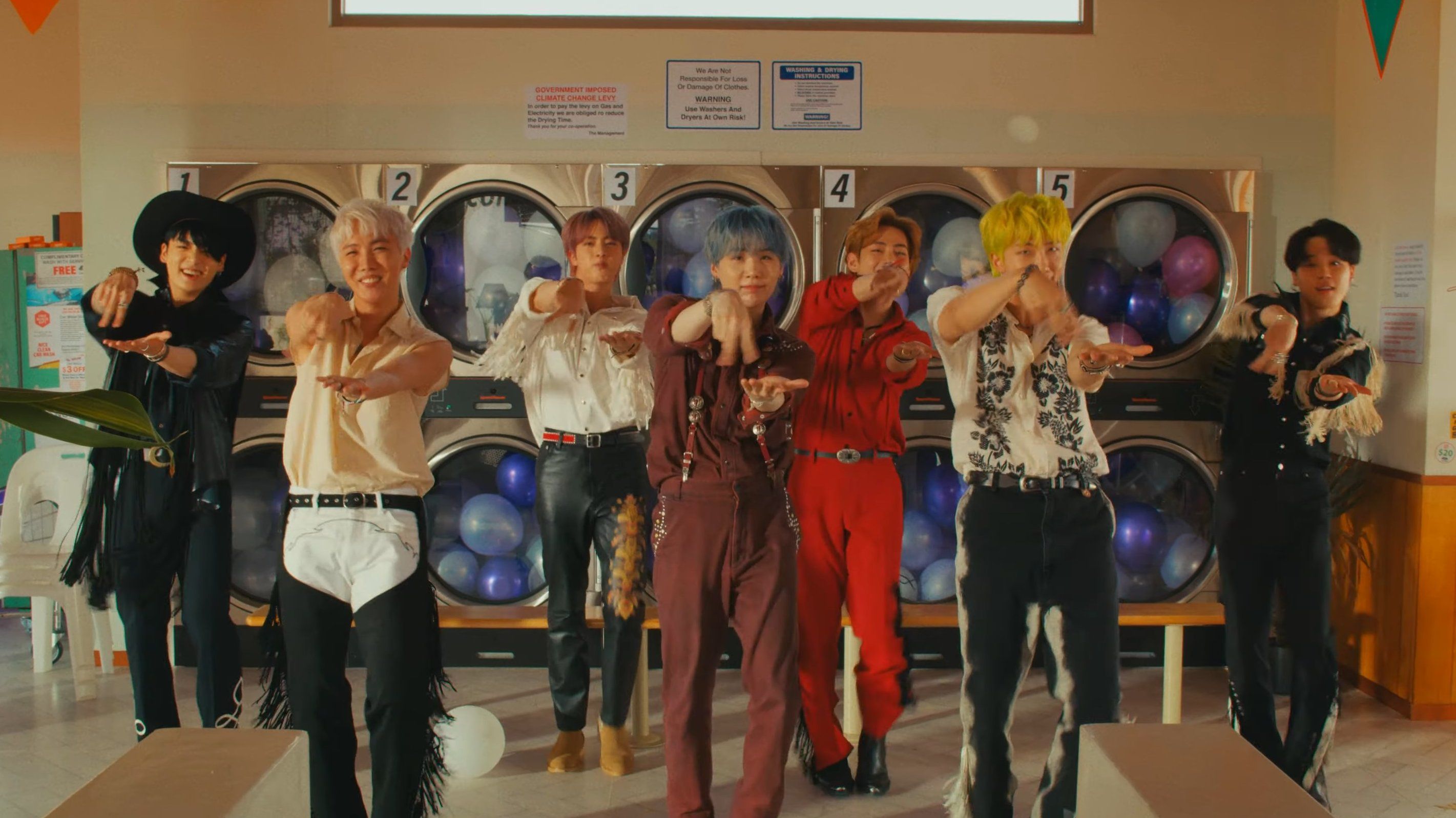 Penampilan BTS dalam musik video Permission to Dance.